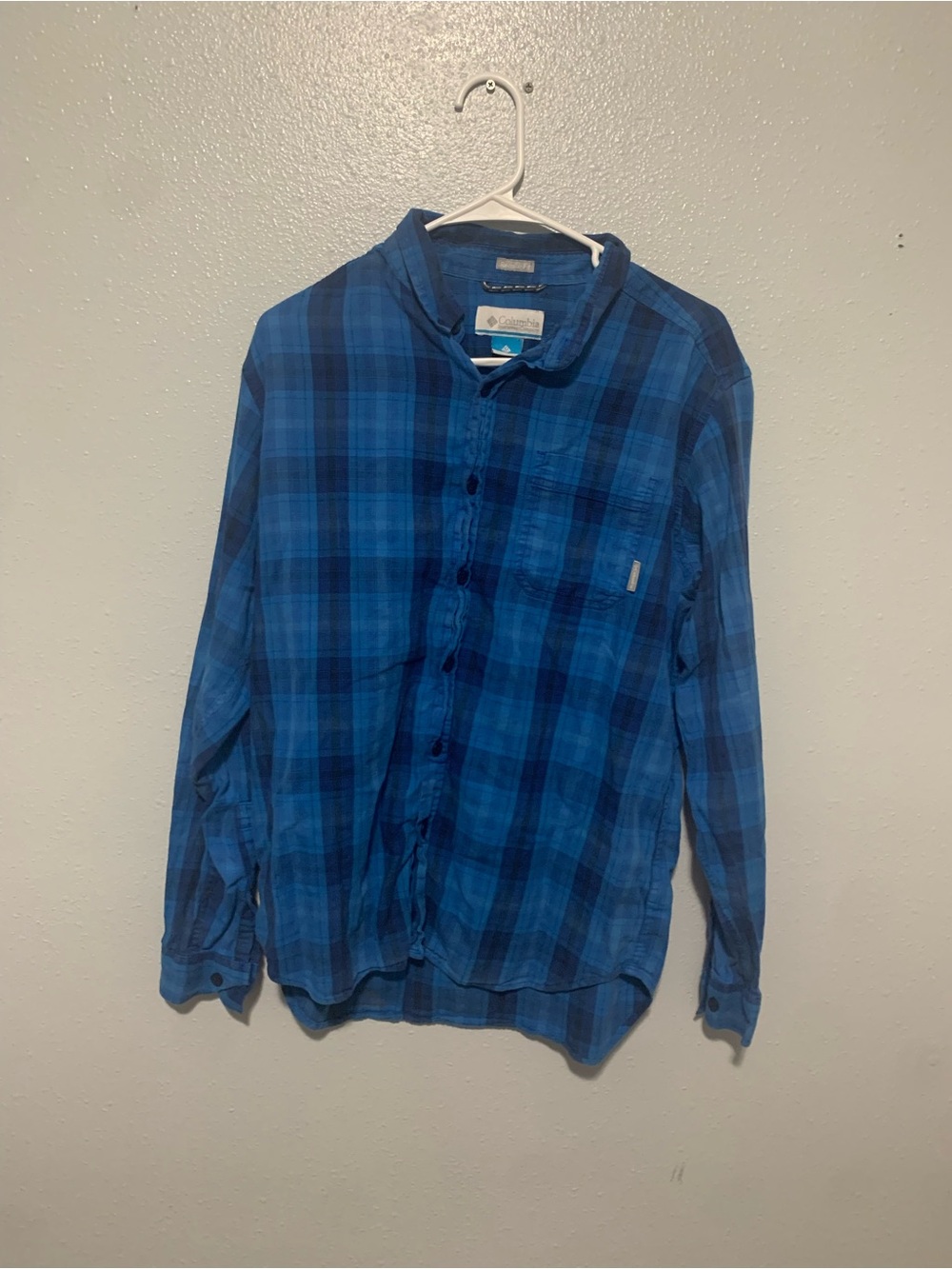 Columbia Men's Blue Plaid Long-Sleeve Button-Down Shirt